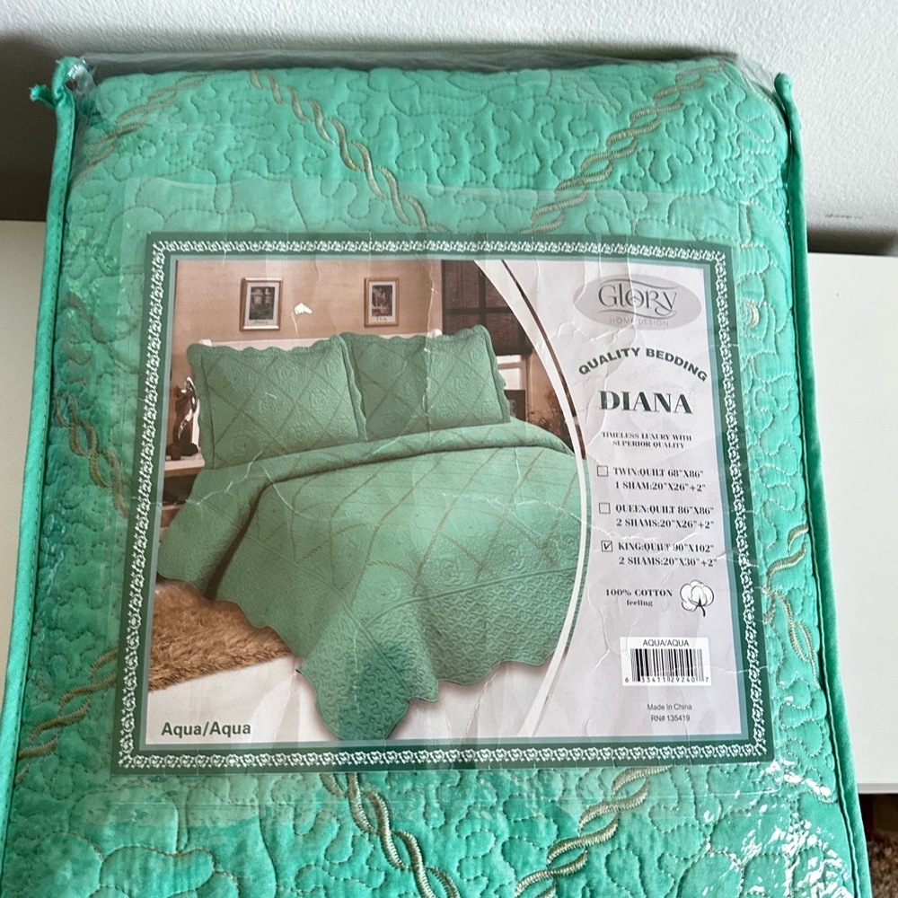 GLO jeans Aqua Quilted Bedding Set